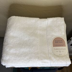 Total Fresh Antimicrobial Bath Towel - Threshold™ 3 Pack White